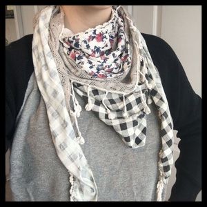 [3 for $10] Floral pattern scarf from England
